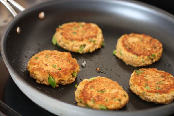 Paleo Salmon Cakes - ActionJacquelyn